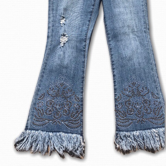 Venus Fringe Cropped Jeans Embroidered Beaded Detail Fringe Hem Distress Size 2 - Picture 5 of 7
